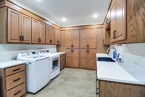Great for Groups: Family Creekside Home in Loretto