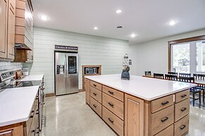 Great for Groups: Family Creekside Home in Loretto