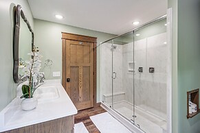 Great for Groups: Family Creekside Home in Loretto