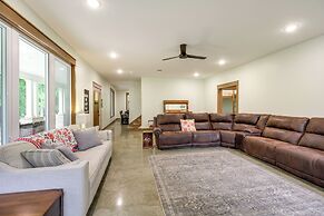Great for Groups: Family Creekside Home in Loretto