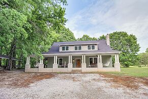 Great for Groups: Family Creekside Home in Loretto