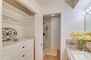 2 Mi to Dtwn: Spacious Angleton Home w/ Courtyard!