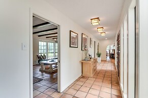 2 Mi to Dtwn: Spacious Angleton Home w/ Courtyard!