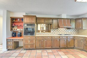 2 Mi to Dtwn: Spacious Angleton Home w/ Courtyard!