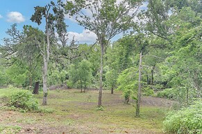 2 Mi to Dtwn: Spacious Angleton Home w/ Courtyard!