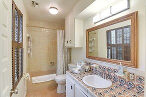 2 Mi to Dtwn: Spacious Angleton Home w/ Courtyard!
