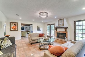 2 Mi to Dtwn: Spacious Angleton Home w/ Courtyard!