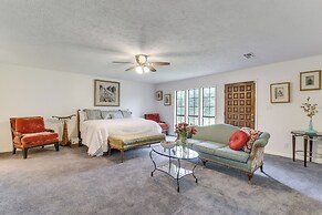 2 Mi to Dtwn: Spacious Angleton Home w/ Courtyard!