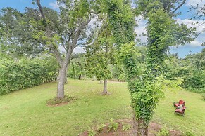2 Mi to Dtwn: Spacious Angleton Home w/ Courtyard!