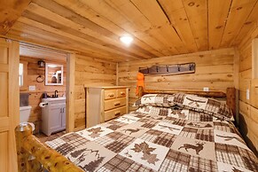 1 Mi to Mohican River: Wooded Retreat w/ Trails!