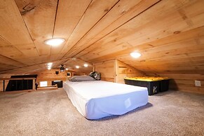 1 Mi to Mohican River: Wooded Retreat w/ Trails!