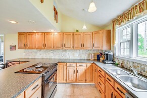 Scenic Views: Spacious Webster Lake House!