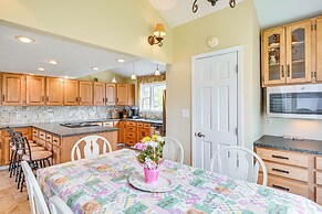 Scenic Views: Spacious Webster Lake House!