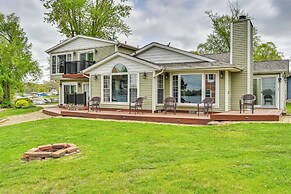 Scenic Views: Spacious Webster Lake House!