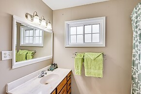 Scenic Views: Spacious Webster Lake House!