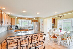 Scenic Views: Spacious Webster Lake House!