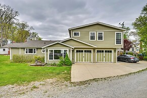 Scenic Views: Spacious Webster Lake House!