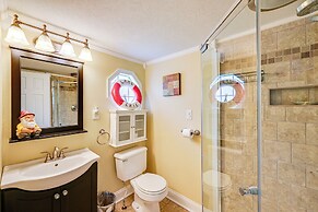 Scenic Views: Spacious Webster Lake House!