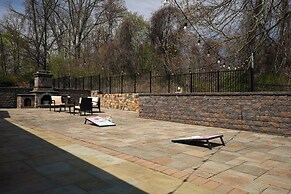 Outdoor Entertainment Areas: Spacious Katonah Gem!