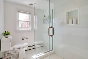 Outdoor Entertainment Areas: Spacious Katonah Gem!