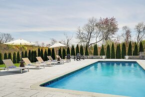Outdoor Entertainment Areas: Spacious Katonah Gem!