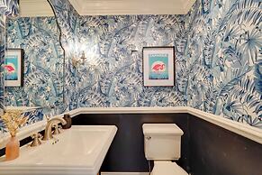 Outdoor Entertainment Areas: Spacious Katonah Gem!