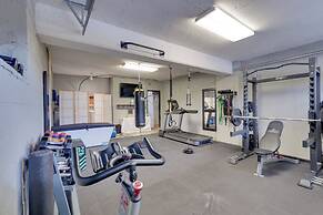 Outdoor Entertainment Areas: Spacious Katonah Gem!