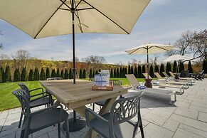 Outdoor Entertainment Areas: Spacious Katonah Gem!