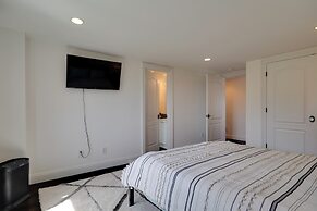 Outdoor Entertainment Areas: Spacious Katonah Gem!