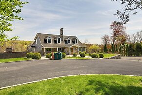 Outdoor Entertainment Areas: Spacious Katonah Gem!