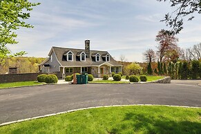 Outdoor Entertainment Areas: Spacious Katonah Gem!