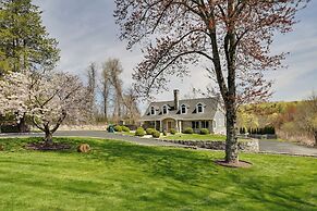 Outdoor Entertainment Areas: Spacious Katonah Gem!