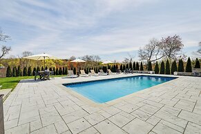 Outdoor Entertainment Areas: Spacious Katonah Gem!