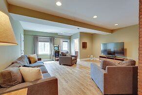 Outdoor Entertainment Areas: Spacious Katonah Gem!