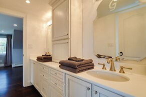 Outdoor Entertainment Areas: Spacious Katonah Gem!