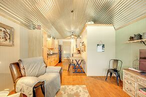 Cozy Couple's Cabin Retreat in Concan!