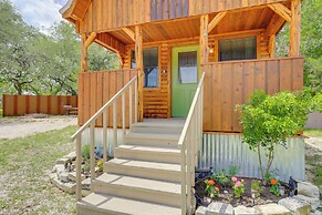 Cozy Couple's Cabin Retreat in Concan!