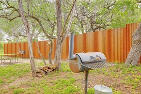 Cozy Couple's Cabin Retreat in Concan!
