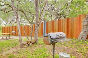 Cozy Couple's Cabin Retreat in Concan!