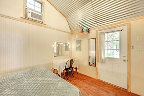 Cozy Couple's Cabin Retreat in Concan!