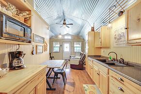 Cozy Couple's Cabin Retreat in Concan!