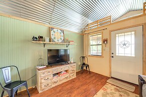 Cozy Couple's Cabin Retreat in Concan!