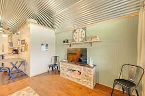 Cozy Couple's Cabin Retreat in Concan!