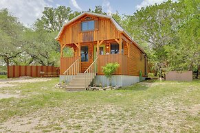 Cozy Couple's Cabin Retreat in Concan!