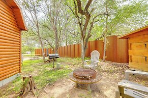 Cozy Couple's Cabin Retreat in Concan!