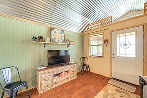 Cozy Couple's Cabin Retreat in Concan!