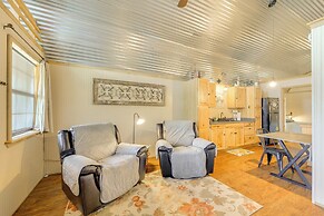 Cozy Couple's Cabin Retreat in Concan!