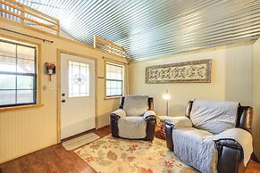 Cozy Couple's Cabin Retreat in Concan!