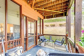 Modern Condo + Golf Course View, Near Hiking!