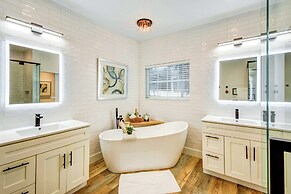 Modern Condo + Golf Course View, Near Hiking!